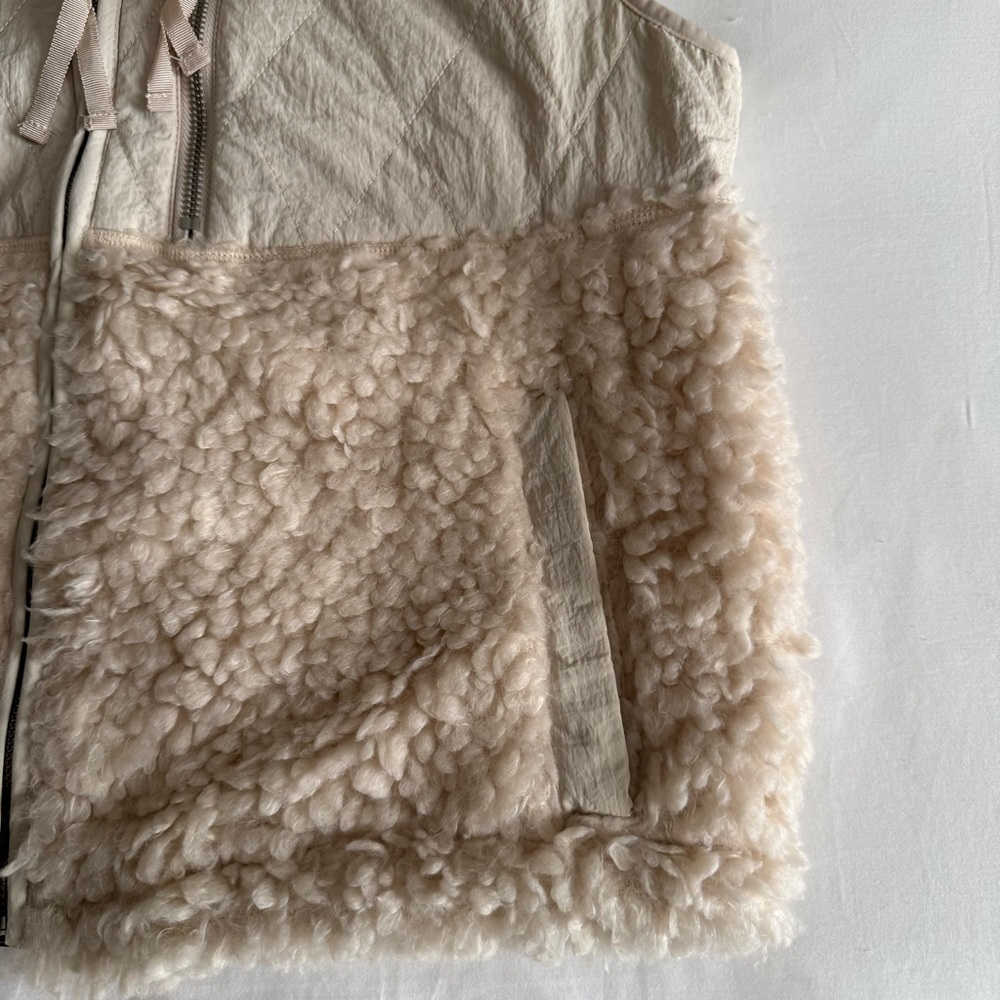 Abercrombie Shearling Vest - Picture 3 of 5